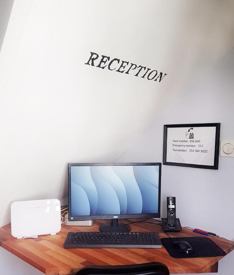 Refurinn Reykjavik Guesthouse ภายนอก รูปภาพ