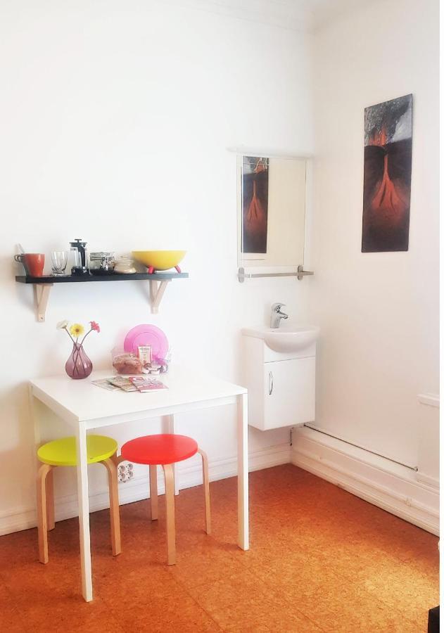Refurinn Reykjavik Guesthouse ภายนอก รูปภาพ