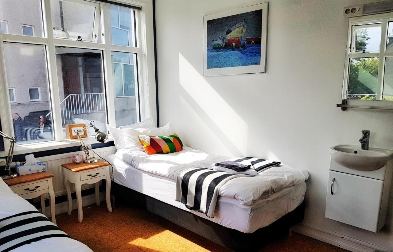 Refurinn Reykjavik Guesthouse ภายนอก รูปภาพ